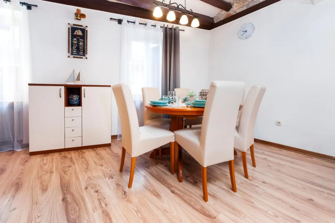 Ap Downtown Apartment 로비니 크로아티아