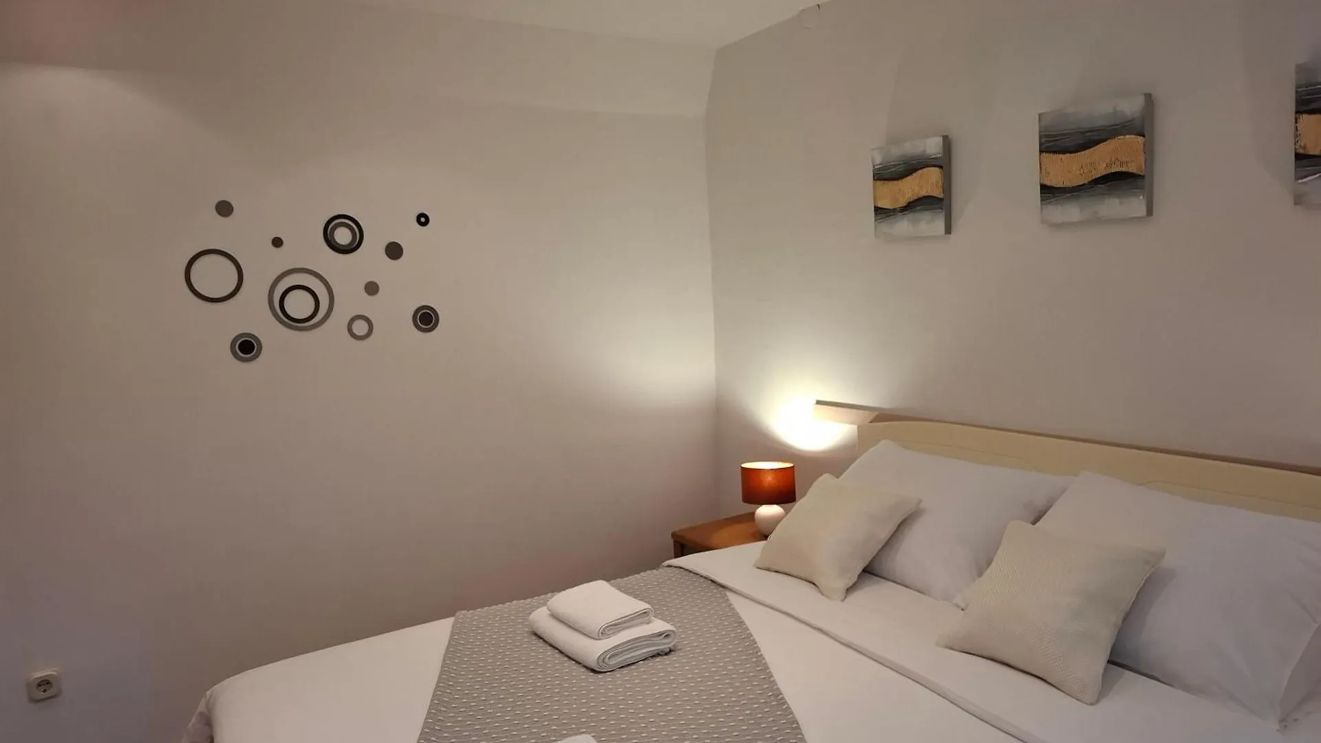 Ap Downtown Apartment Ρόβινι
