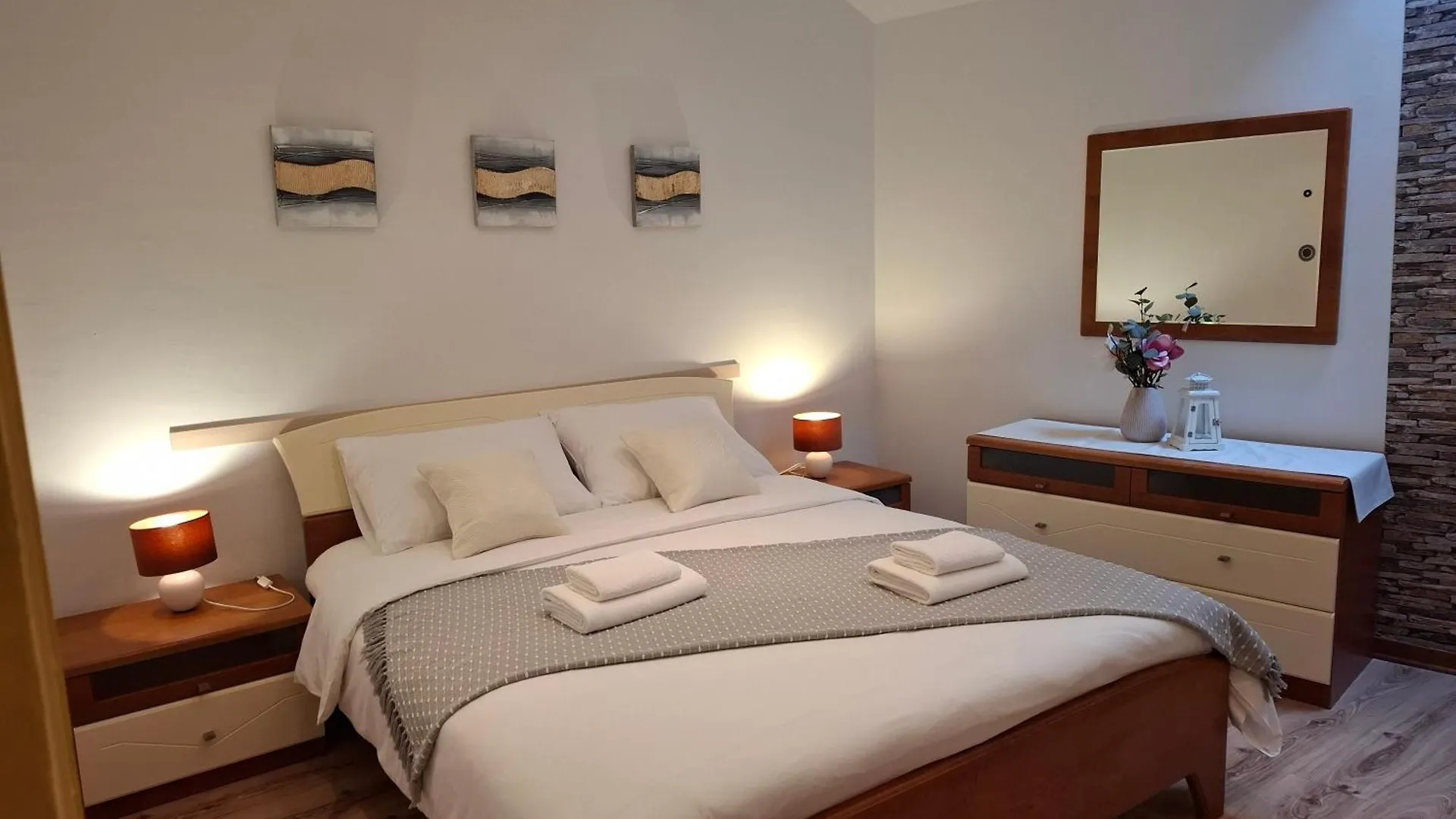 Ap Downtown Apartment Ρόβινι